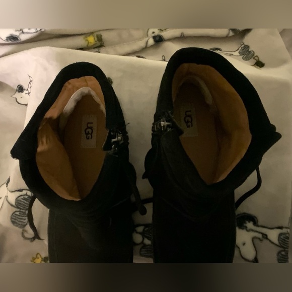 UGG Black Suede Moccasins Like New - Picture 8 of 11